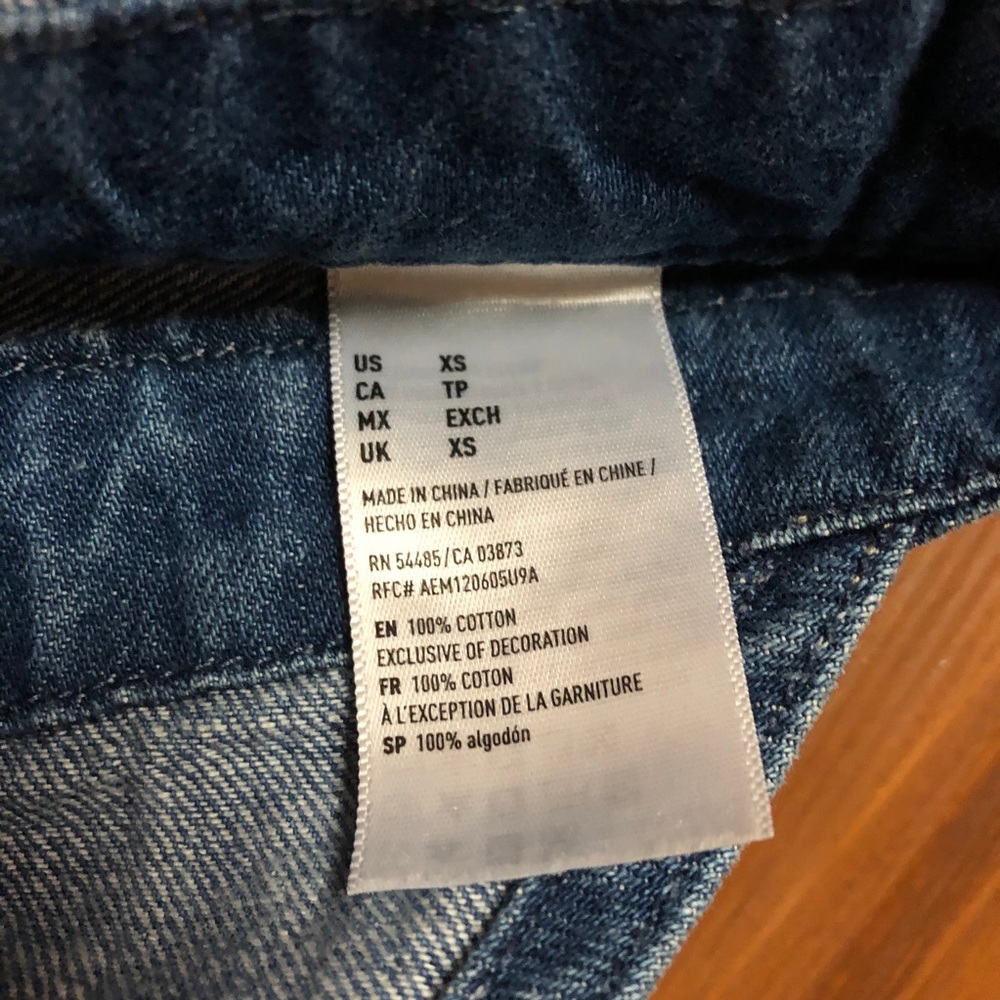 American Eagle Dark Wash Overall Shorts - Picture 4 of 5